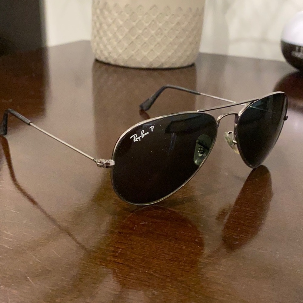 Ray Ban Aviators size small. Unisex